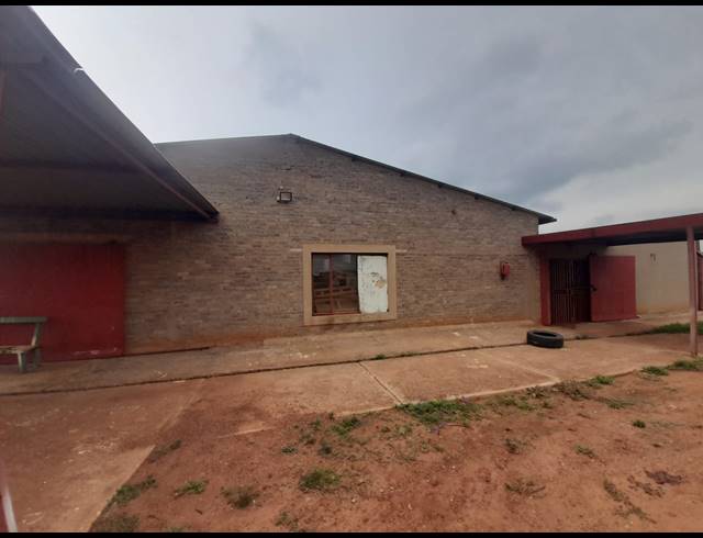 500M² WORKSHOP TO LET IN DE DEUR